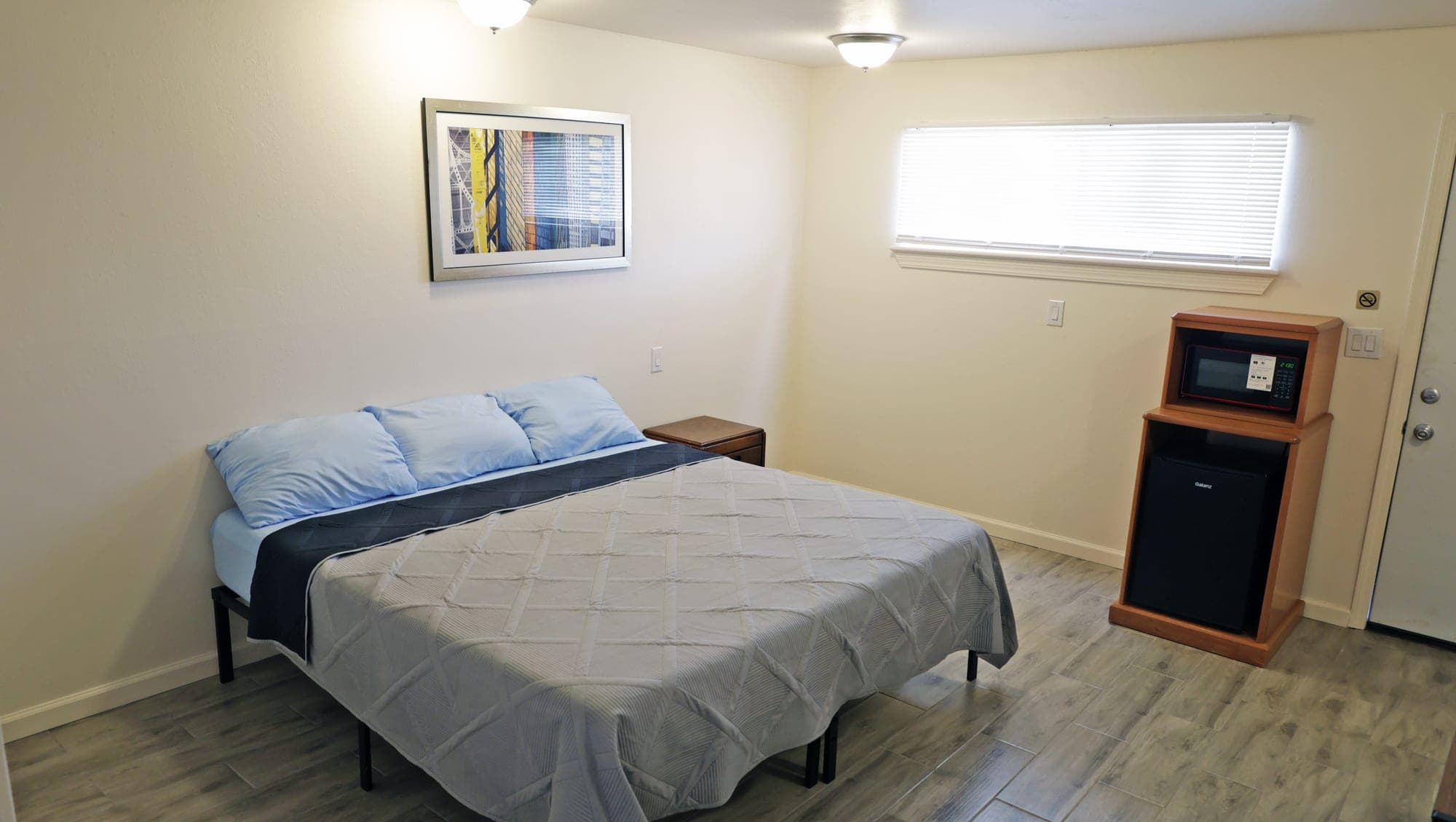 Deluxe room at Sawmill Lodges in Hennessey, OK